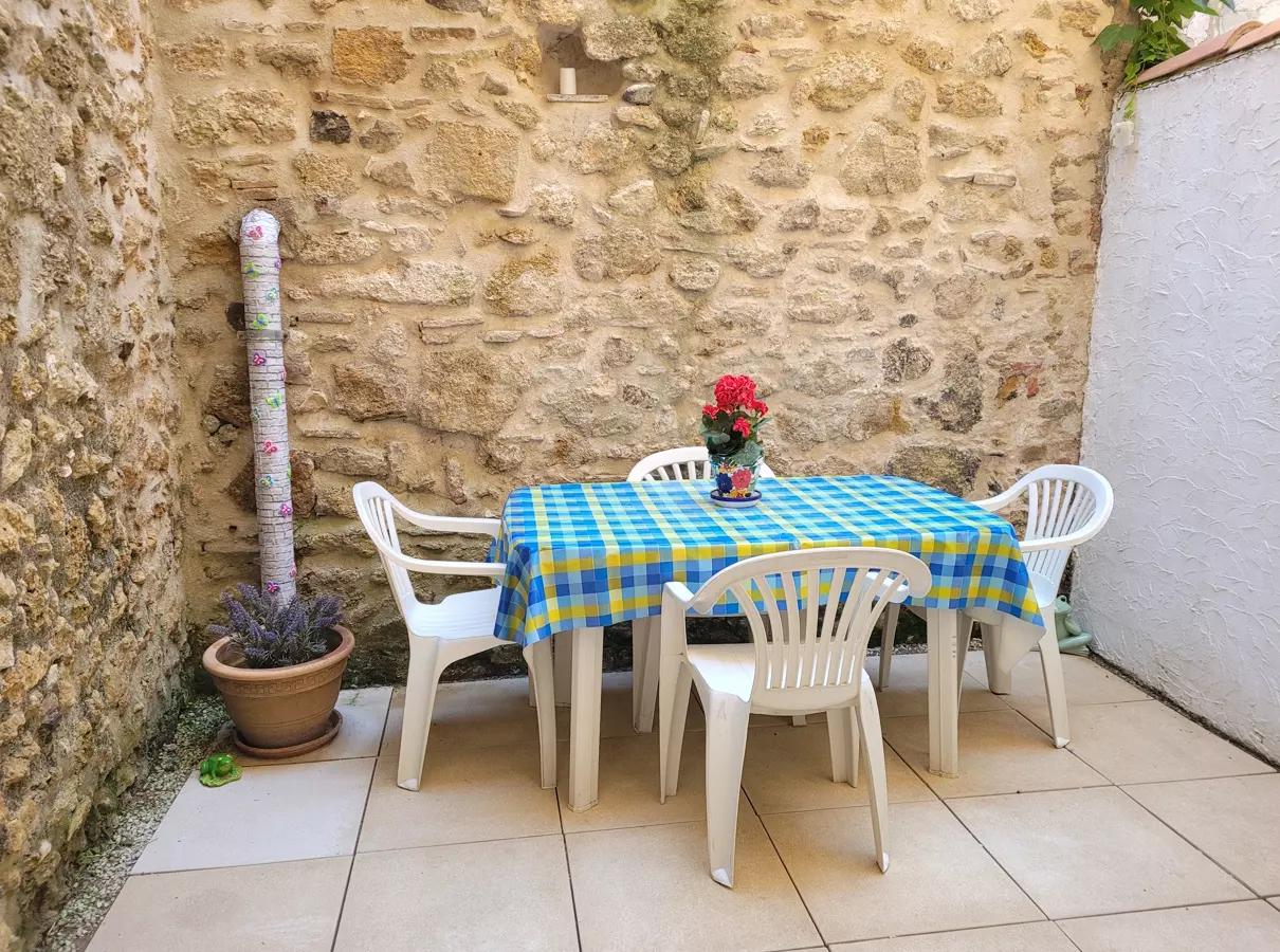 5-bedroom Apartment In Saint Genies De Fontedit, France (125 M²)