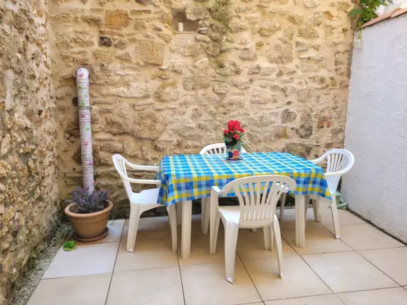 5-bedroom Apartment In Saint Genies De Fontedit, France (125 M²)