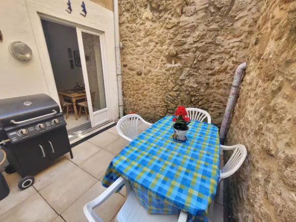 5-bedroom Apartment In Saint Genies De Fontedit, France (125 M²)