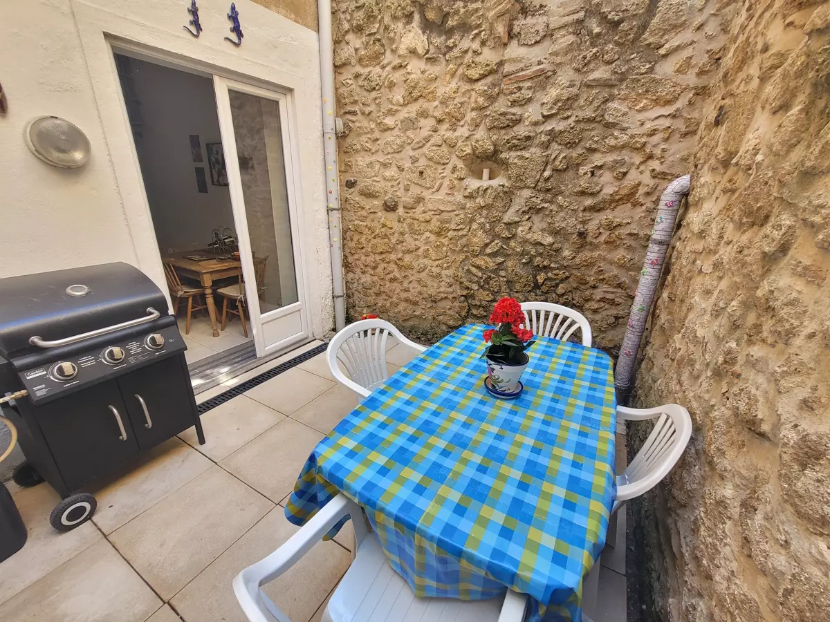 5-bedroom Apartment In Saint Genies De Fontedit, France (125 M²)