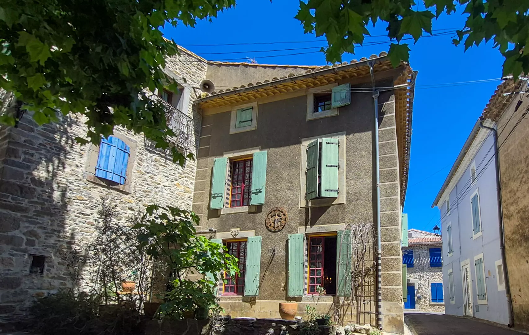 6-bedroom Village House In Trausse, France (260 M²)