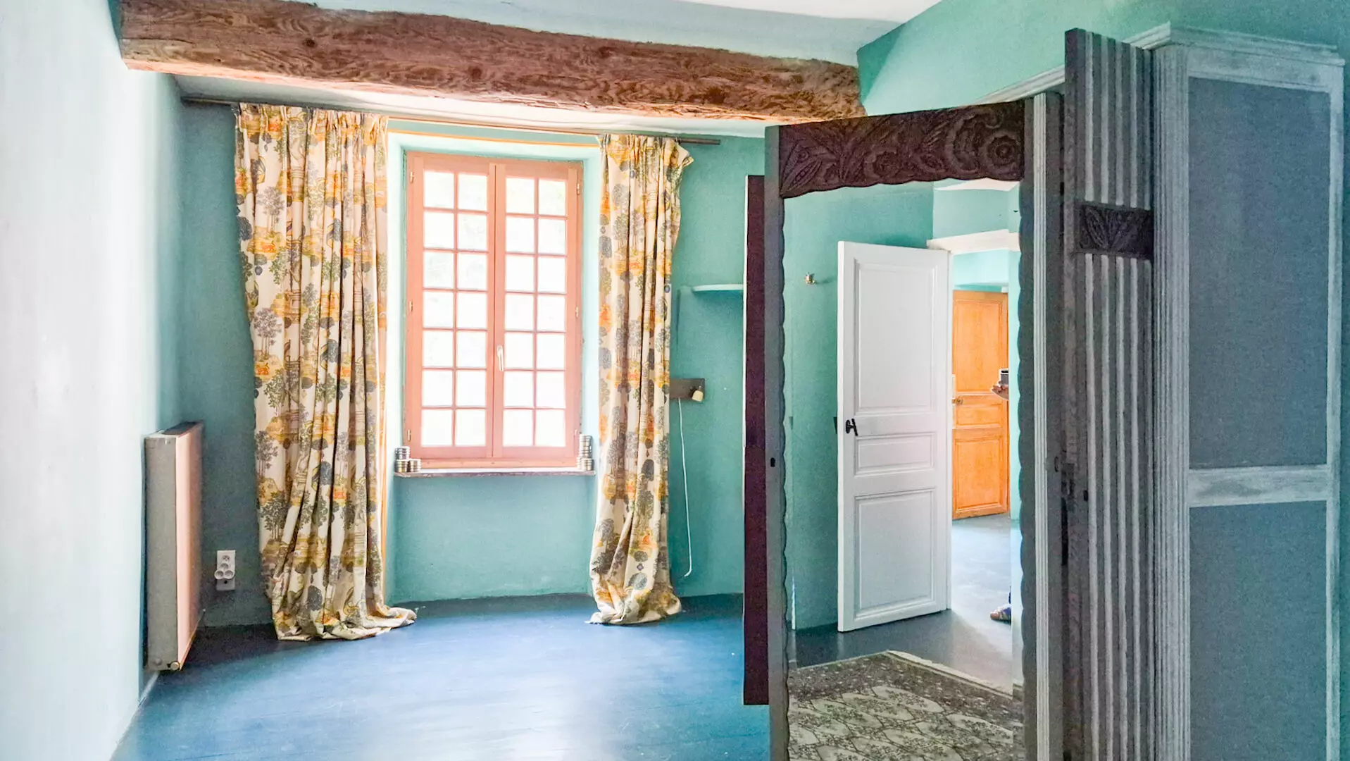 6-bedroom Village House In Trausse, France (260 M²)
