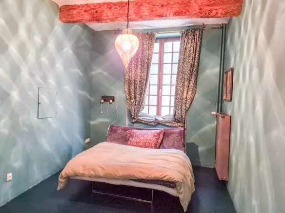 6-bedroom Village House In Trausse, France (260 M²)