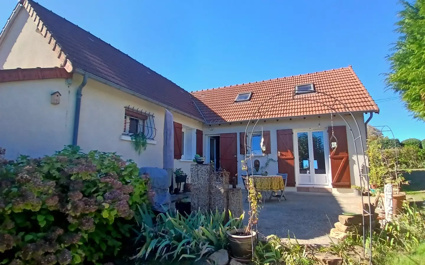 3-bedroom House In Saint-pierre-de-frugie, France (92 M²)