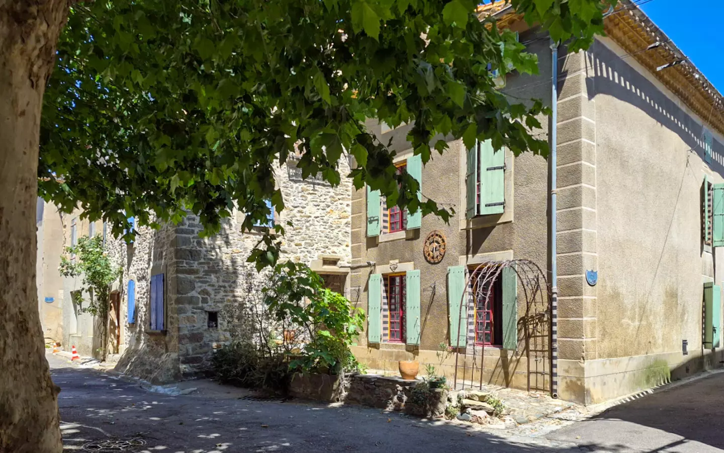 6-bedroom Village House In Trausse, France (260 M²)