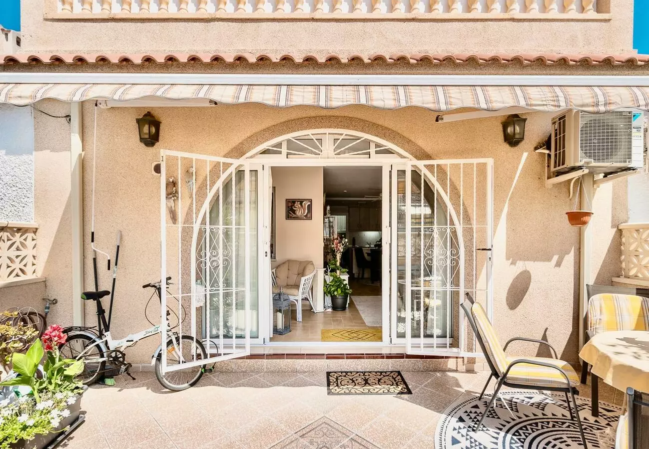 3-bedroom Town House In Torrevieja, Spain (123 M²)