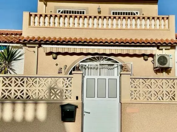 3-bedroom Town House In Torrevieja, Spain (123 M²)