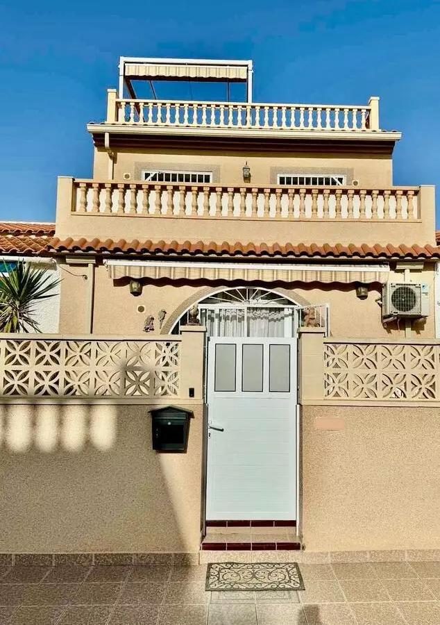 3-bedroom Town House In Torrevieja, Spain (123 M²)