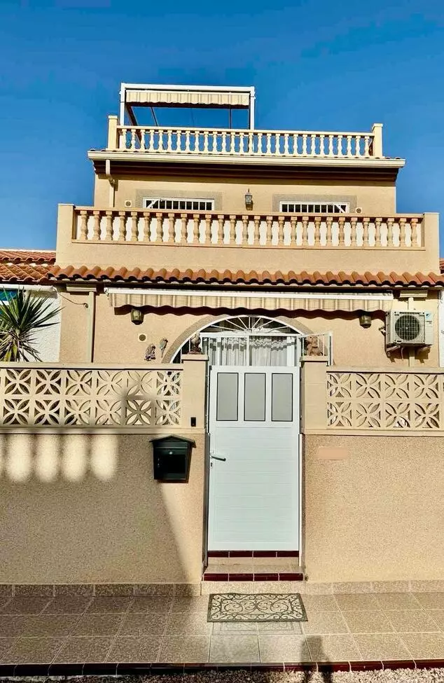 3-bedroom Town House In Torrevieja, Spain (123 M²)