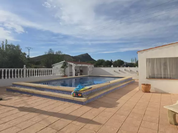 5-bedroom Detached Villa In Villena, Spain (247 M²)