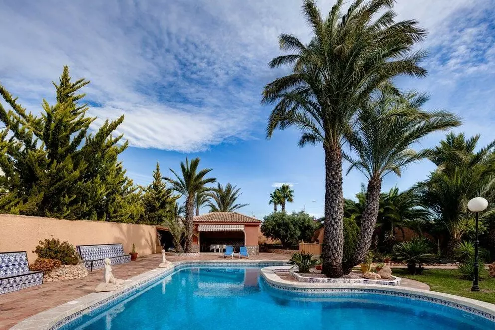 5-bedroom Villa In Torrevieja, Spain (558 M²)