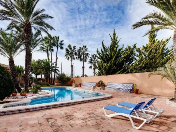 5-bedroom Villa In Torrevieja, Spain (558 M²)