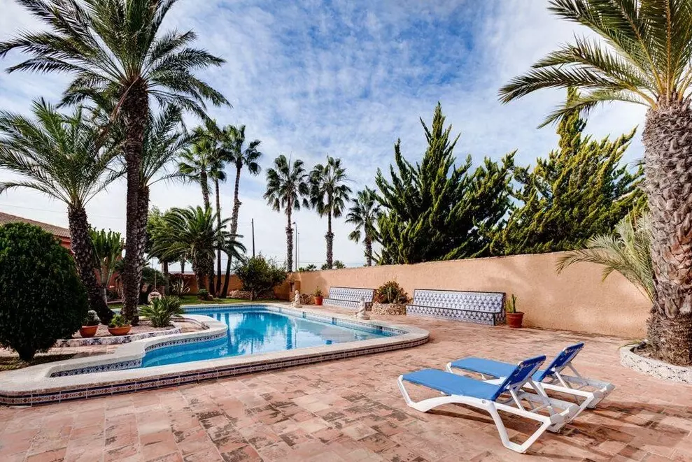 5-bedroom Villa In Torrevieja, Spain (558 M²)