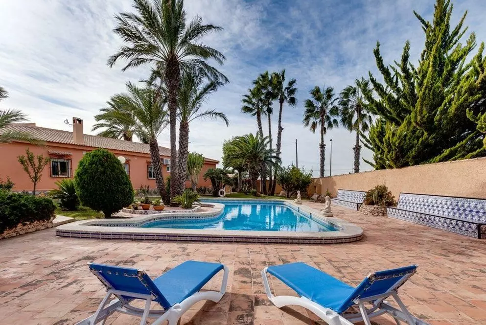 5-bedroom Villa In Torrevieja, Spain (558 M²)
