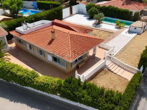 Private Mediterranean Villa With Pool And 905 M² Corner Plot Near Valencia (spain)