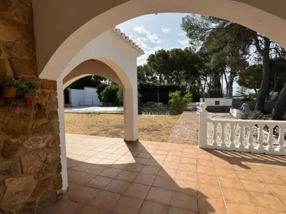 Private Mediterranean Villa With Pool And 905 M² Corner Plot Near Valencia (spain)