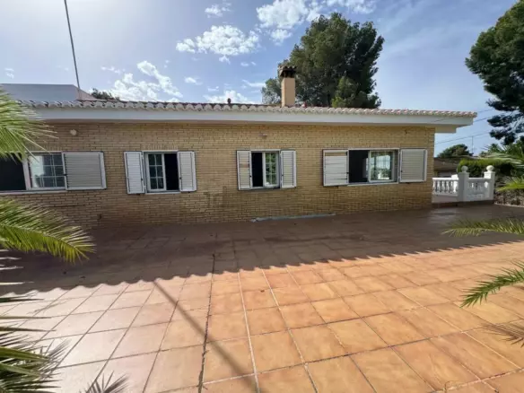 Private Mediterranean Villa With Pool And 905 M² Corner Plot Near Valencia (spain)