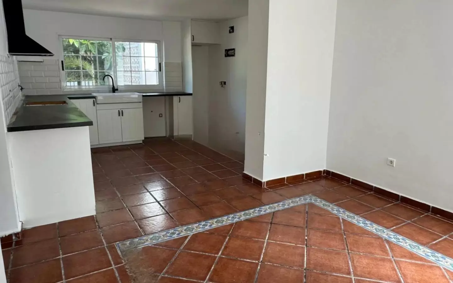 Private Mediterranean Villa With Pool And 905 M² Corner Plot Near Valencia (spain)