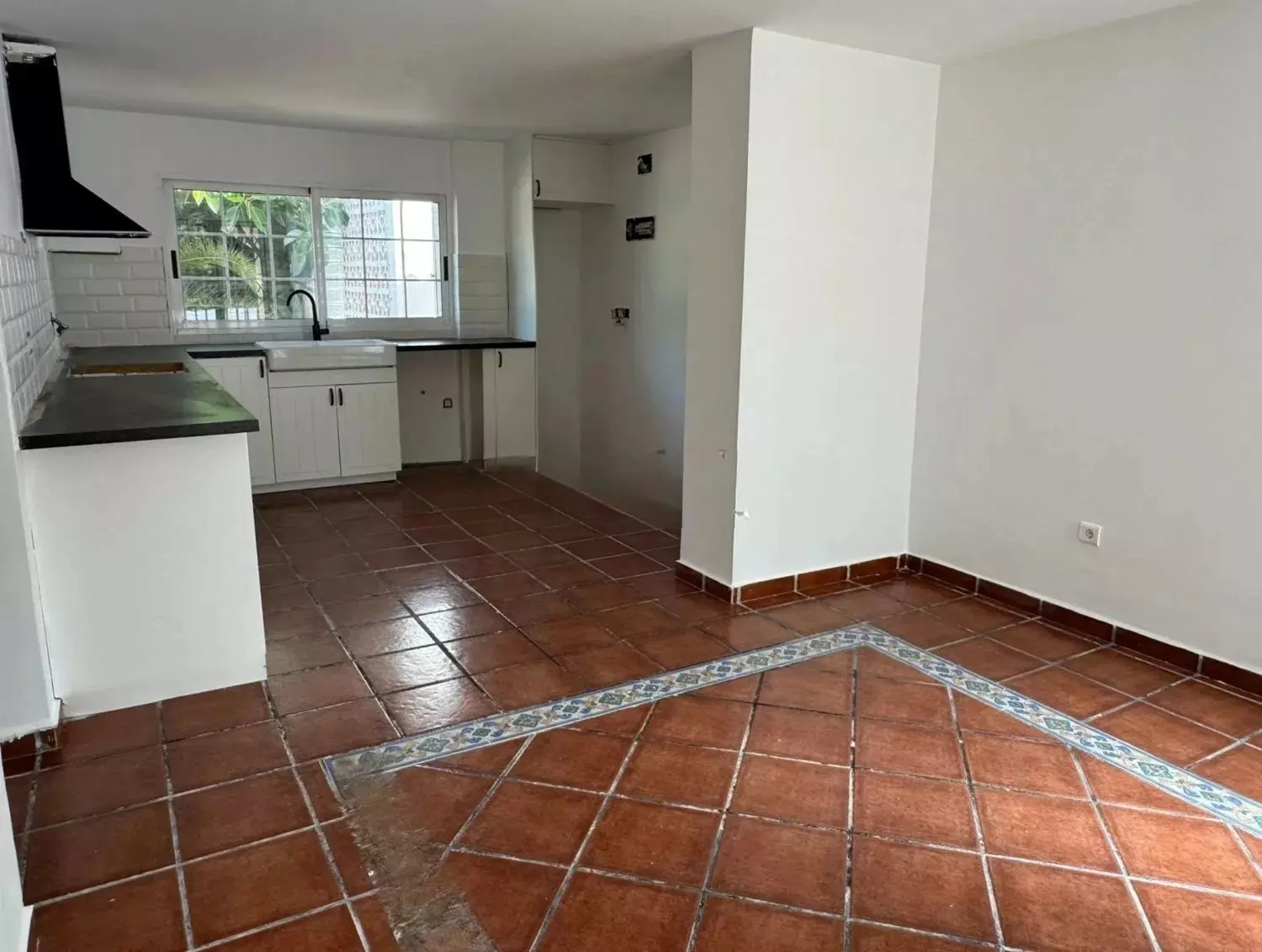 Private Mediterranean Villa With Pool And 905 M² Corner Plot Near Valencia (spain)