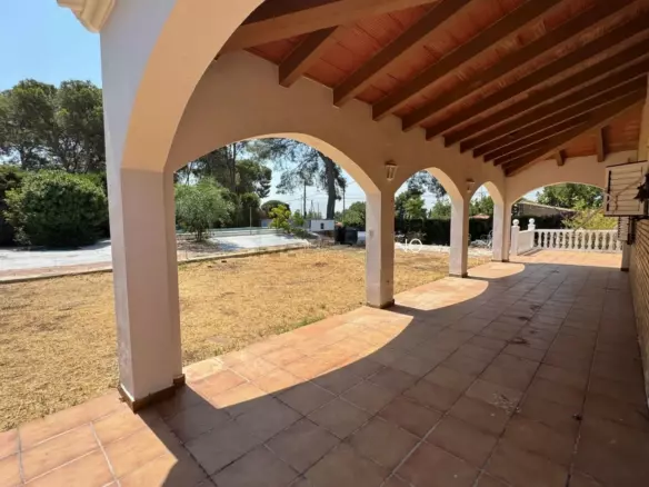 Private Mediterranean Villa With Pool And 905 M² Corner Plot Near Valencia (spain)