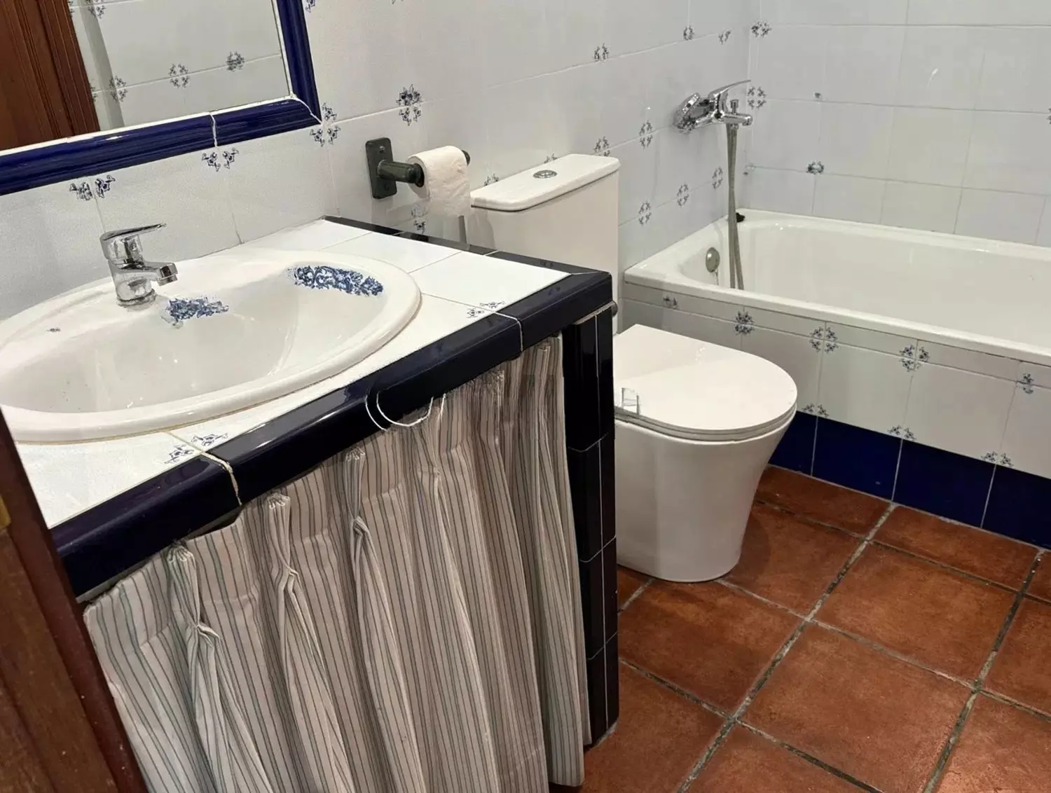 Private Mediterranean Villa With Pool And 905 M² Corner Plot Near Valencia (spain)