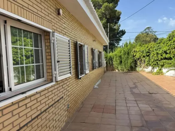 Private Mediterranean Villa With Pool And 905 M² Corner Plot Near Valencia (spain)