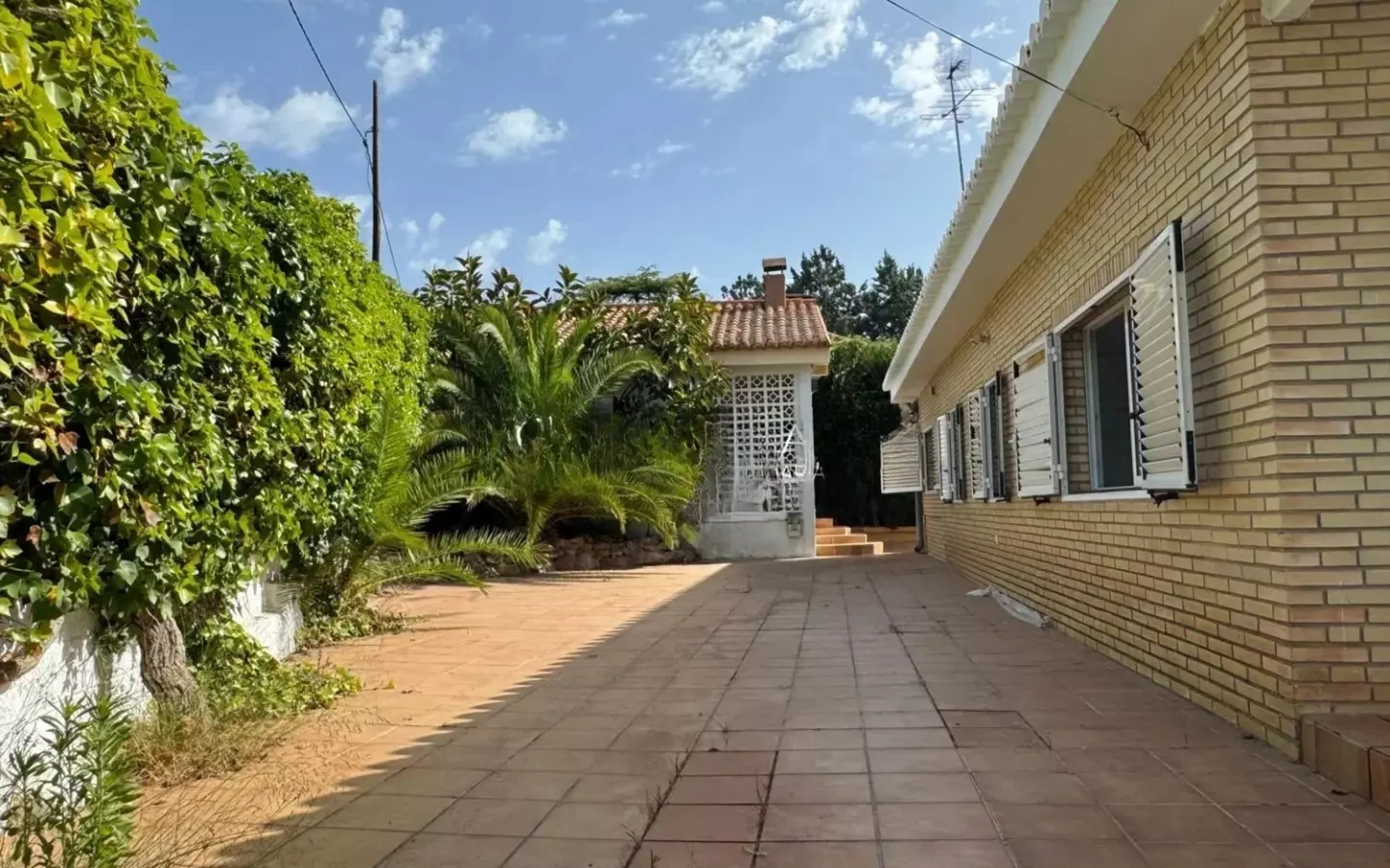 Private Mediterranean Villa With Pool And 905 M² Corner Plot Near Valencia (spain)