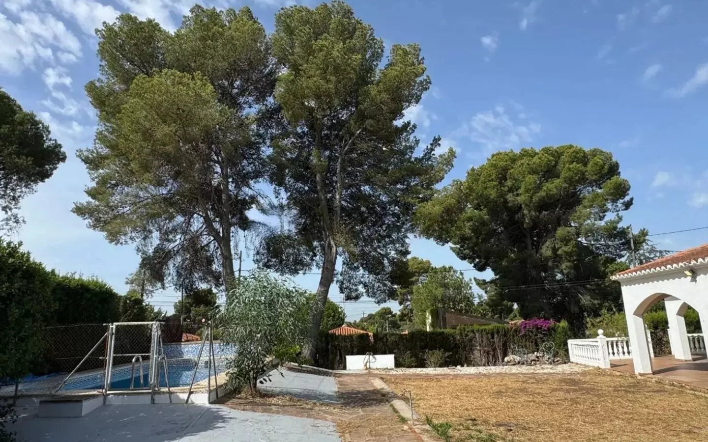 Private Mediterranean Villa With Pool And 905 M² Corner Plot Near Valencia (spain)