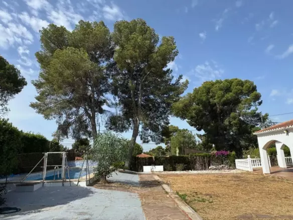 Private Mediterranean Villa With Pool And 905 M² Corner Plot Near Valencia (spain)