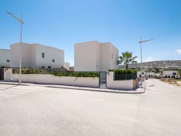 4-bedroom Villa In Algorfa, Spain (169 M²)