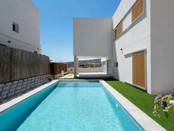 4-bedroom Villa In Algorfa, Spain (169 M²)