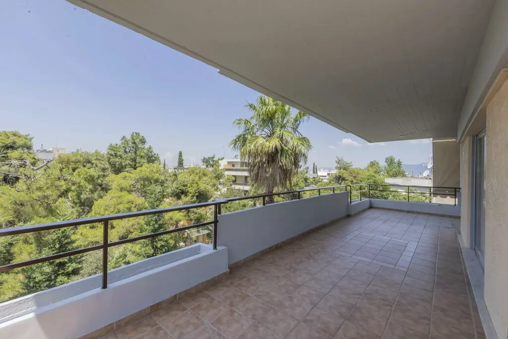 3-bedroom Flat In Agia Paraskevi, Greece (180 M²)
