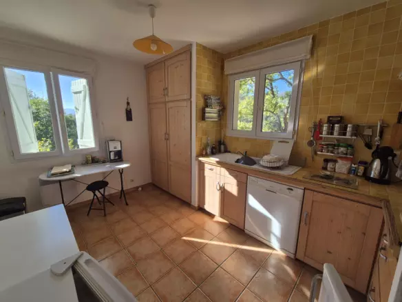 4-bedroom Detached House In Lamalou, France (152 M²)