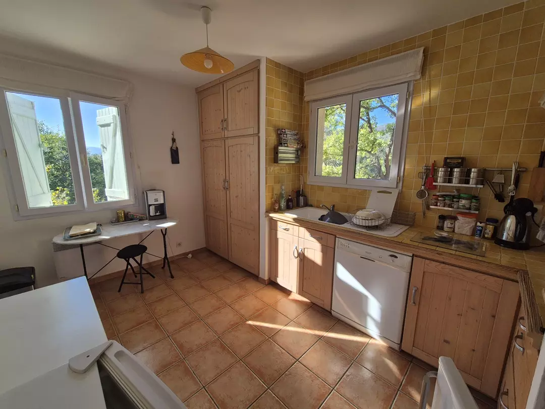 4-bedroom Detached House In Lamalou, France (152 M²)
