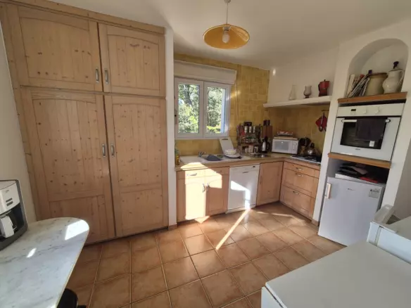 4-bedroom Detached House In Lamalou, France (152 M²)