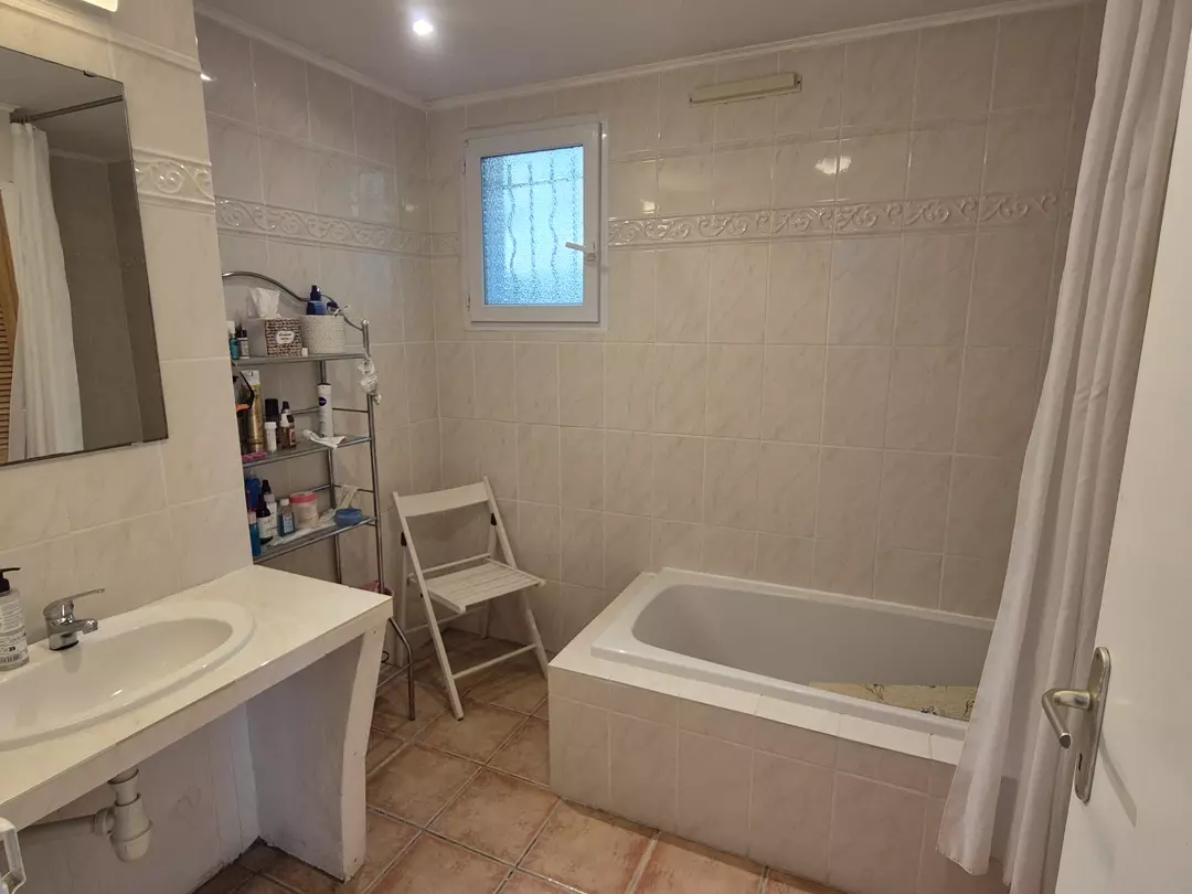 4-bedroom Detached House In Lamalou, France (152 M²)