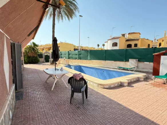 3-bedroom Villa In Torrevieja, Spain (176 M²)