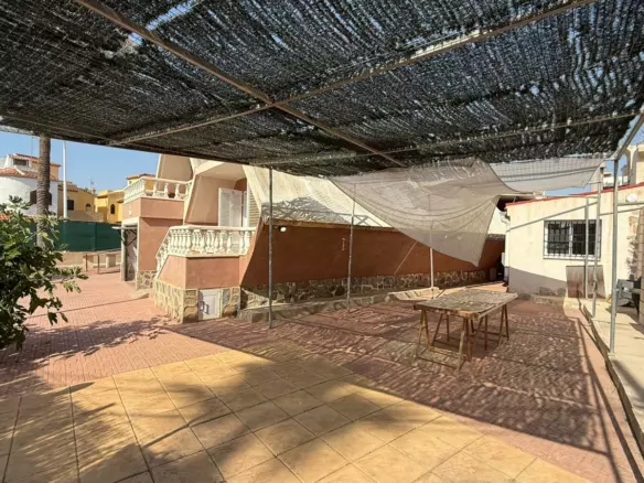 3-bedroom Villa In Torrevieja, Spain (176 M²)