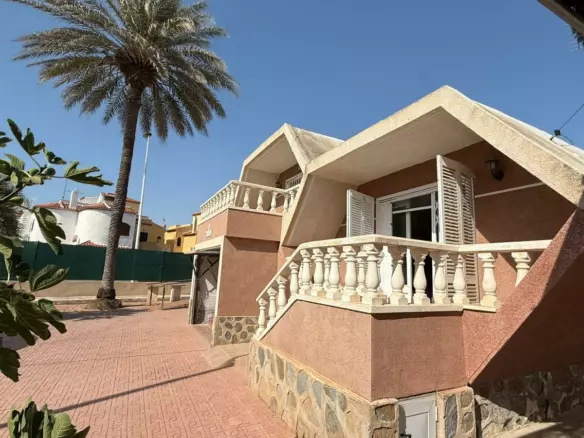 3-bedroom Villa In Torrevieja, Spain (176 M²)