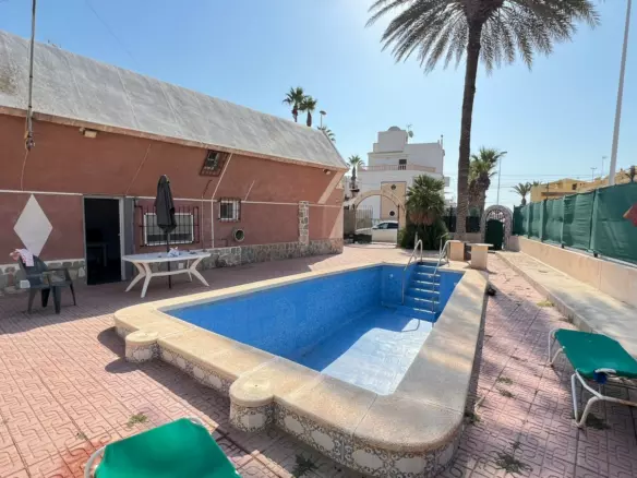 3-bedroom Villa In Torrevieja, Spain (176 M²)
