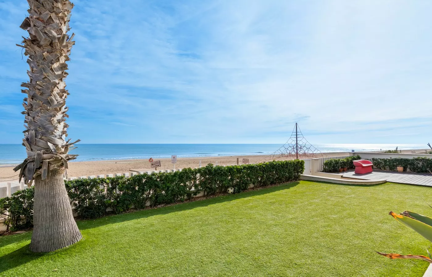 4-bedroom Villa In Guardamar Del Segura, Spain (377 M²)