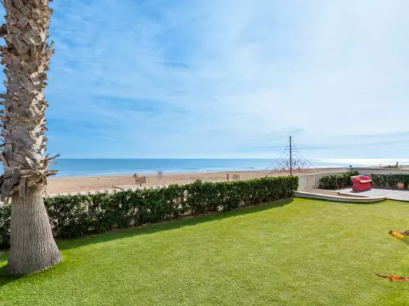 4-bedroom Villa In Guardamar Del Segura, Spain (377 M²)