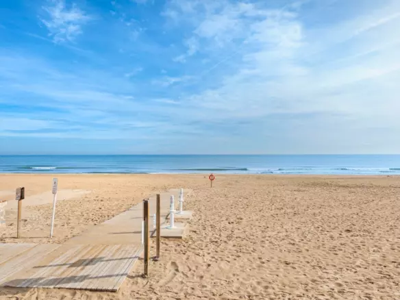 4-bedroom Villa In Guardamar Del Segura, Spain (377 M²)