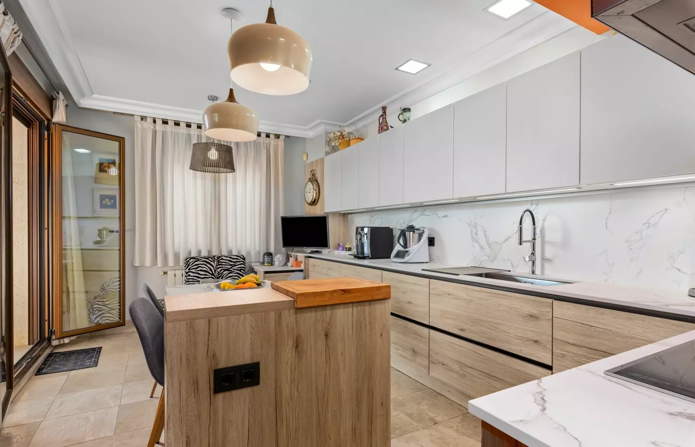 4-bedroom Villa In Guardamar Del Segura, Spain (377 M²)