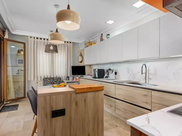 4-bedroom Villa In Guardamar Del Segura, Spain (377 M²)