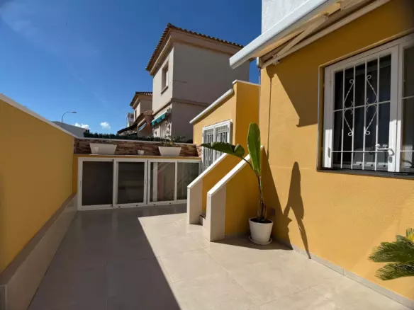 3-bedroom Villa In Orihuela Costa, Spain (100 M²)