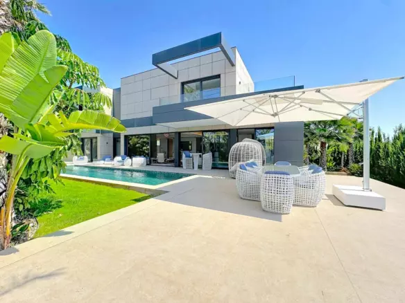 4-bedroom Villa In Calpe, Spain (346 M²)