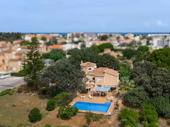 5-bedroom Villa In Denia, Spain (370 M²)
