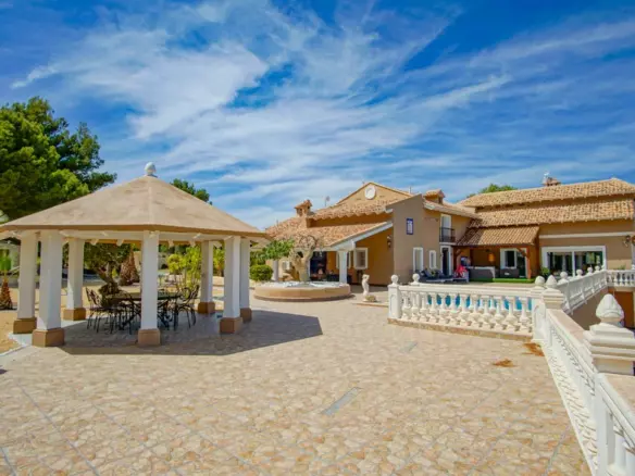 8-bedroom Villa In La Nucía, Spain (900 M²)