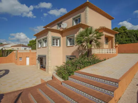 5-bedroom Villa In Calpe, Spain (345 M²)